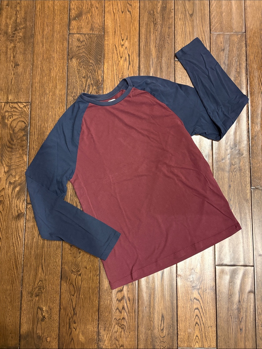 Old Navy Mens Two-Tone Long Sleeve Raglan Shirt - Burgundy & Navy